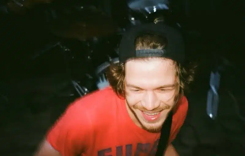 Baseball caps converge hair