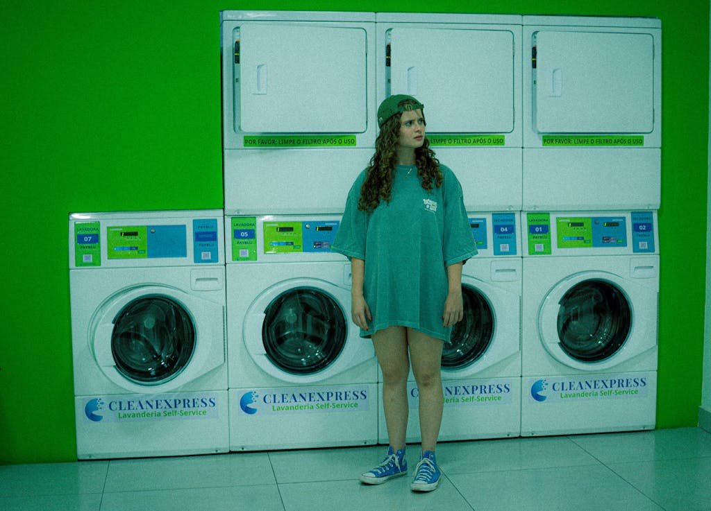 can you wash a hat in the washing machine​